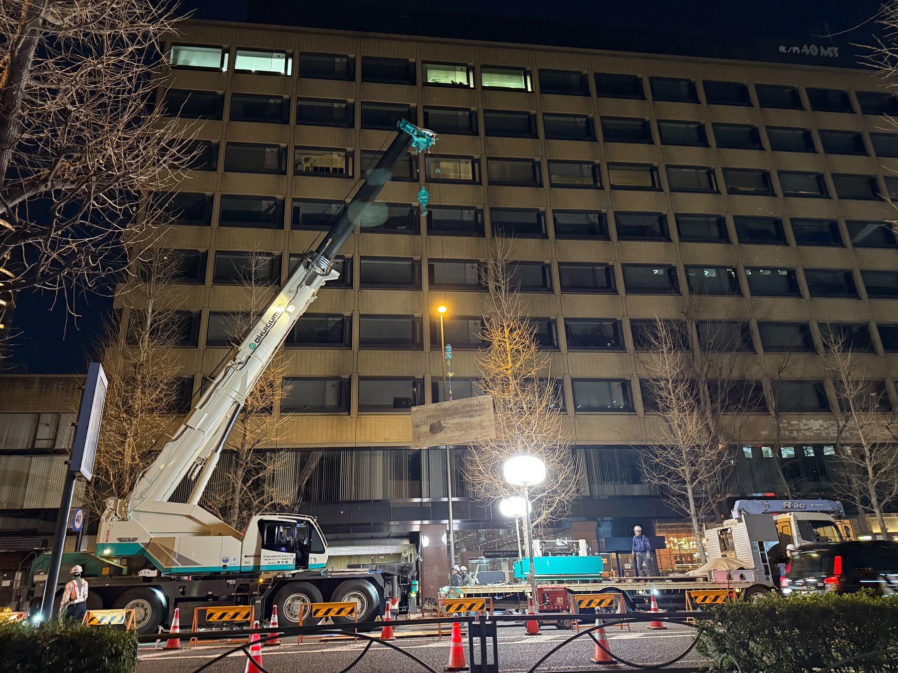 夜間作業現場